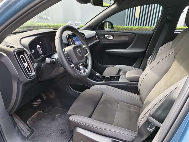 Фото 5 - Volvo C40