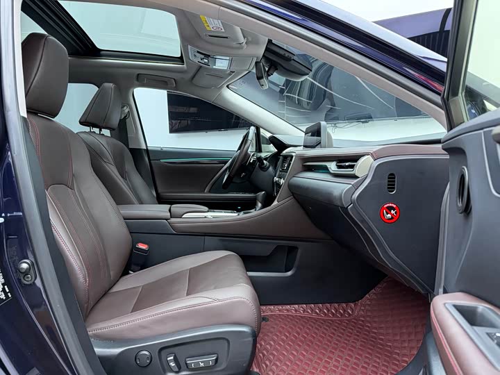 Фото 9 - Lexus RX