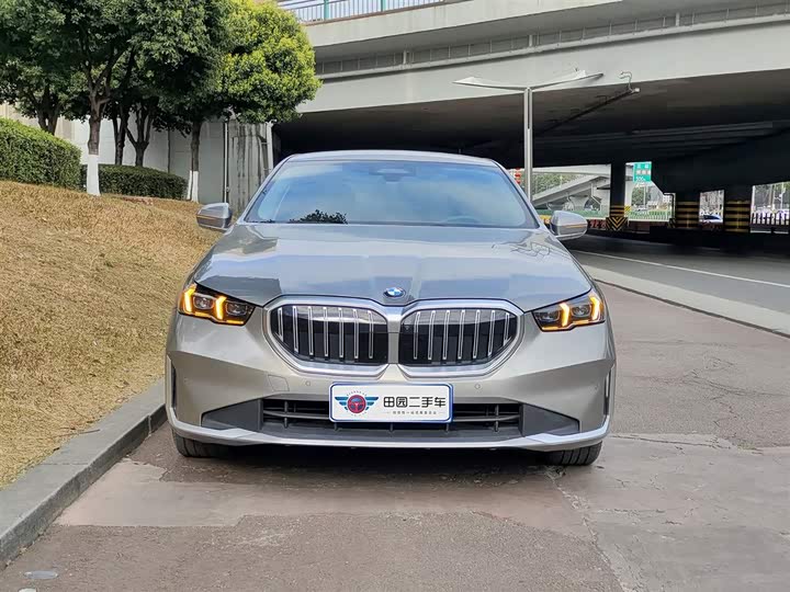 Фото 2 - BMW 5 Series
