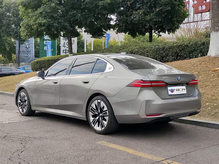 Фото 4 - BMW 5 Series