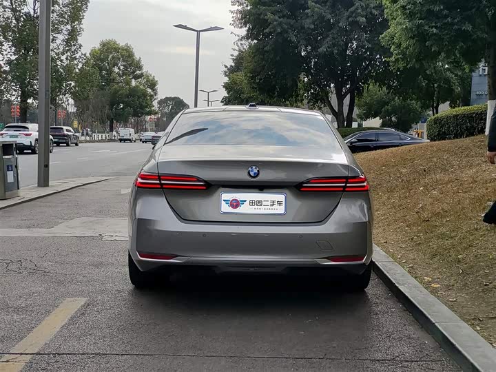 Фото 5 - BMW 5 Series