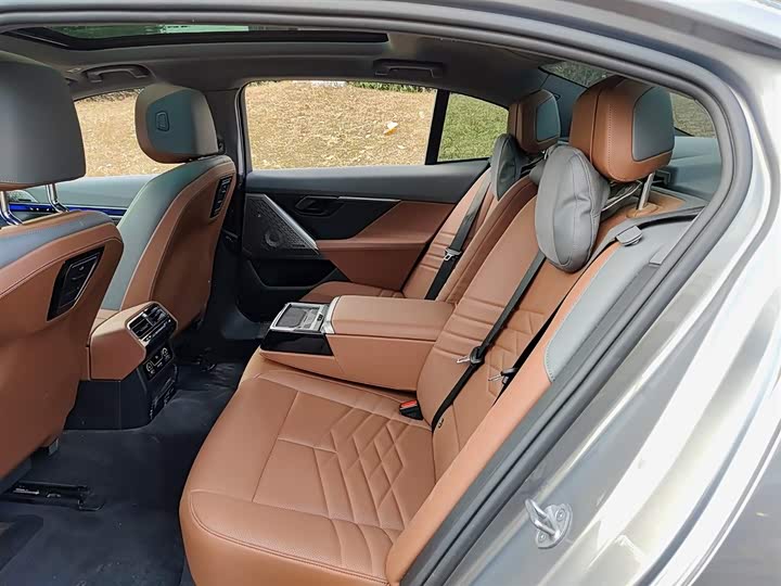 Фото 8 - BMW 5 Series