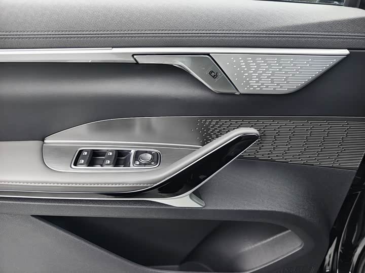 Фото 7 - Maxus Mifa 7