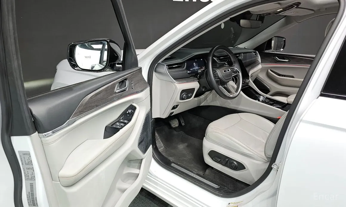 Фото 10 - Jeep Cherokee