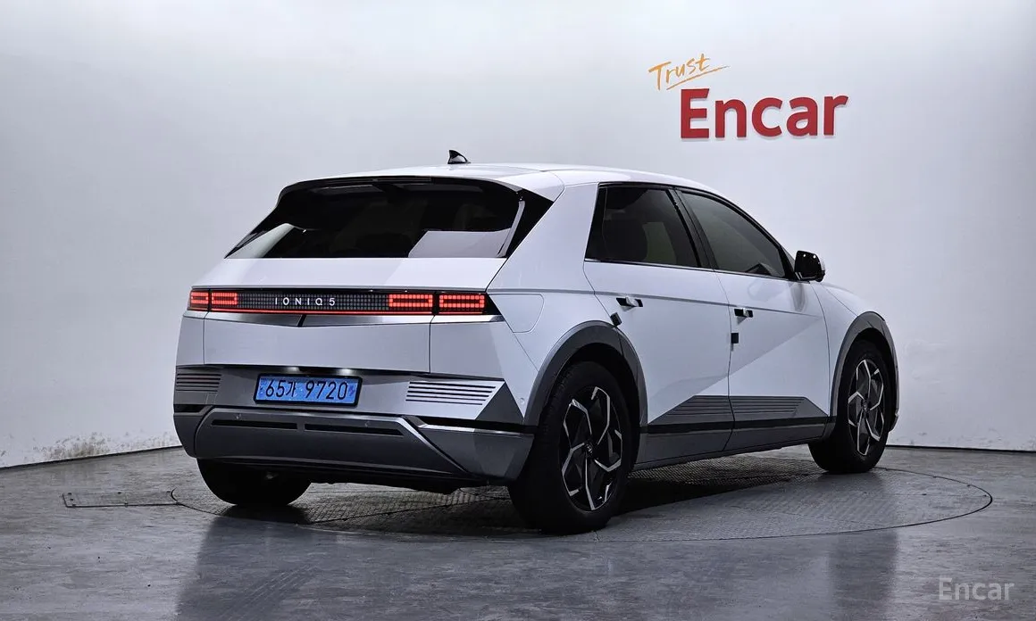 Photo 2 - Hyundai Ioniq 5