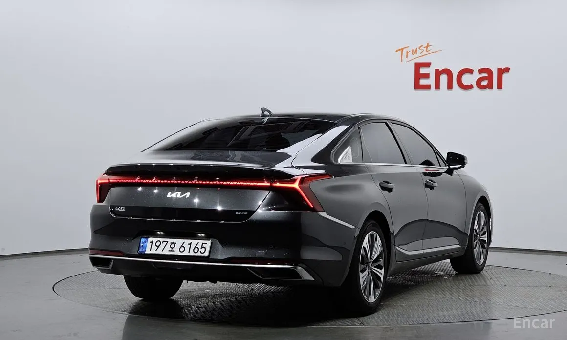 Photo 2 - Kia K8
