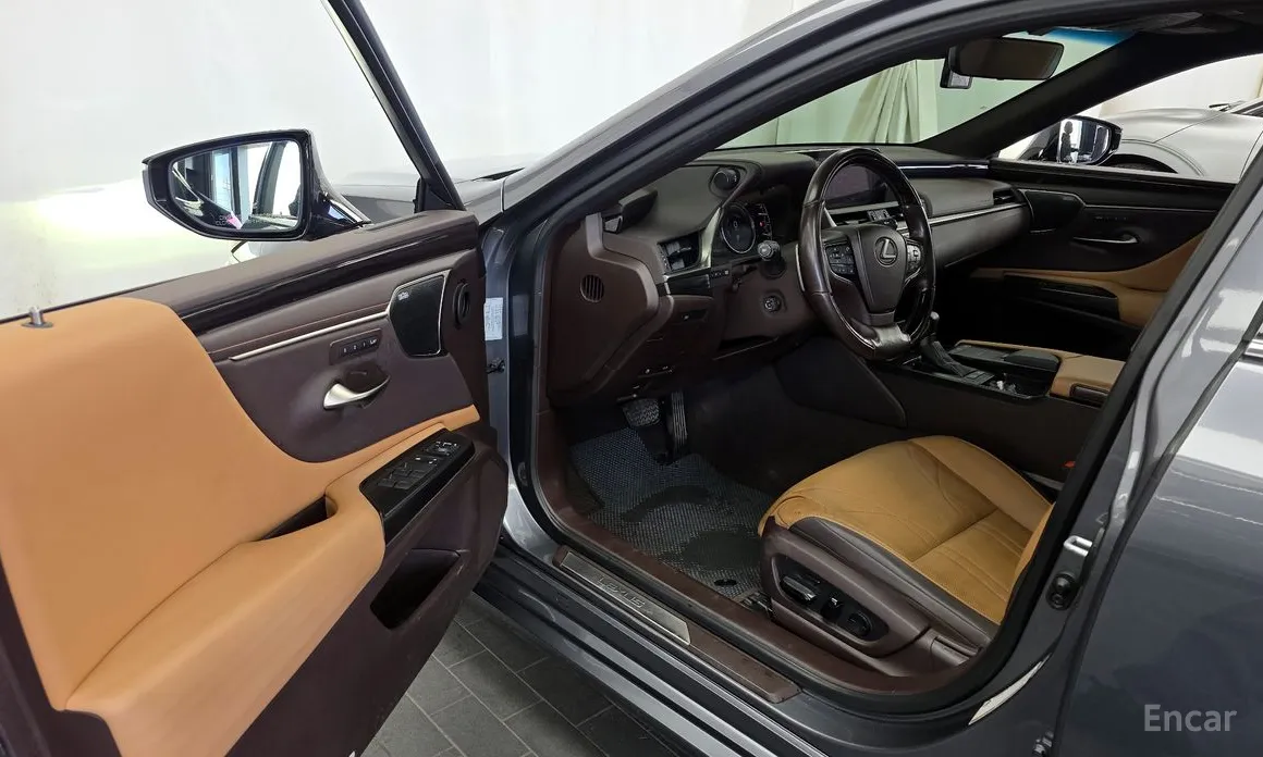 Фото 10 - Lexus ES