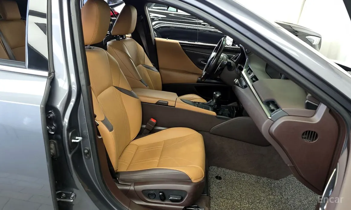 Фото 11 - Lexus ES