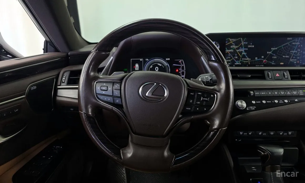 Фото 13 - Lexus ES