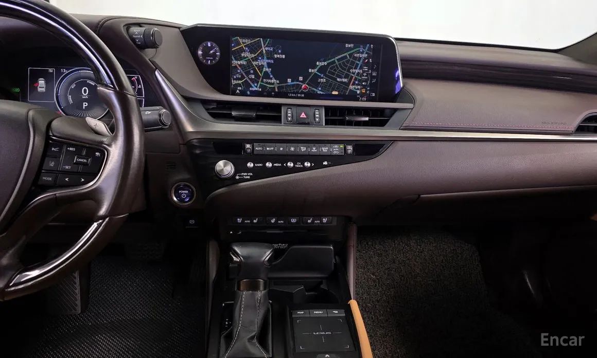 Фото 14 - Lexus ES