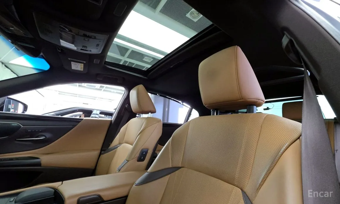 Фото 18 - Lexus ES