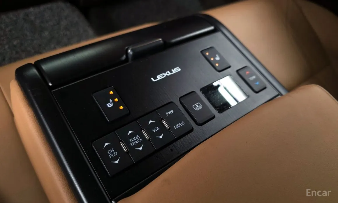 Фото 19 - Lexus ES