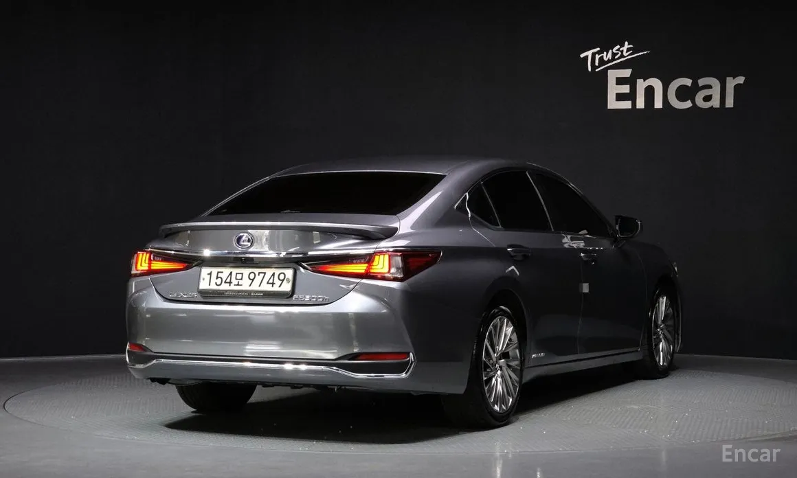 Фото 2 - Lexus ES