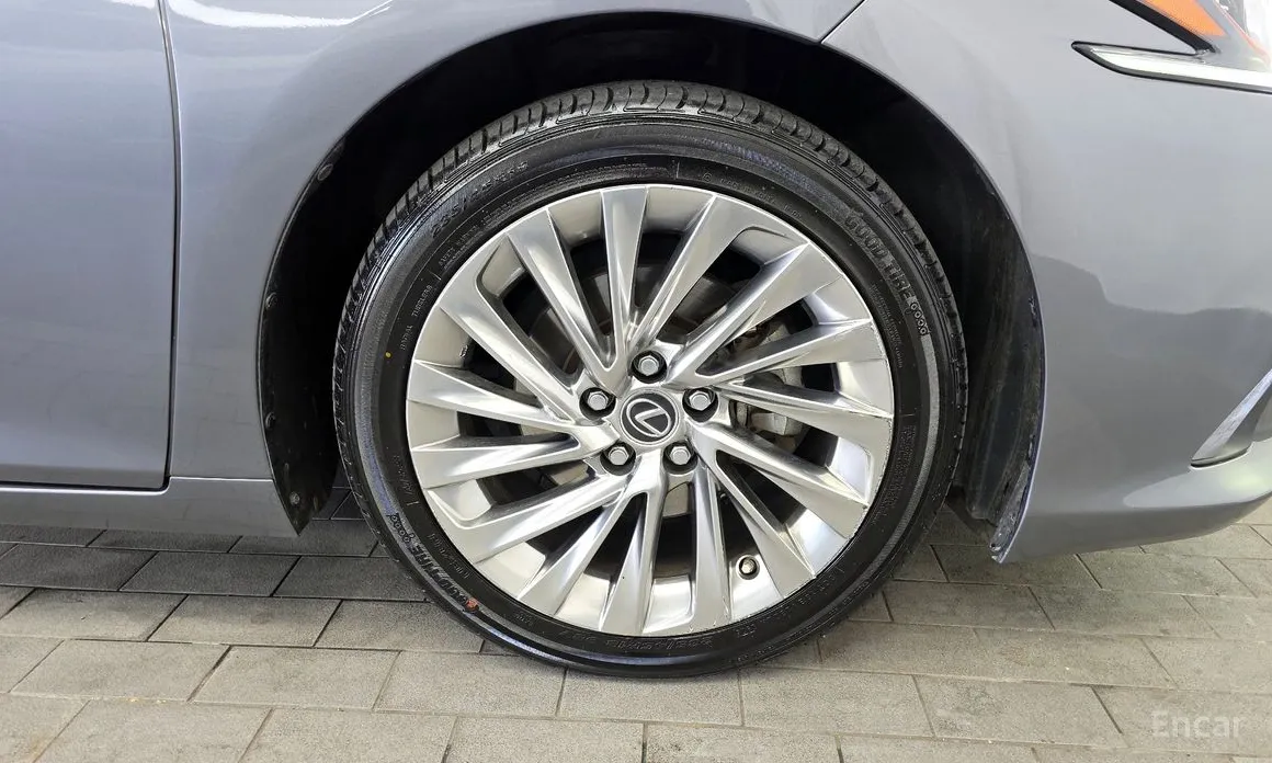 Фото 5 - Lexus ES