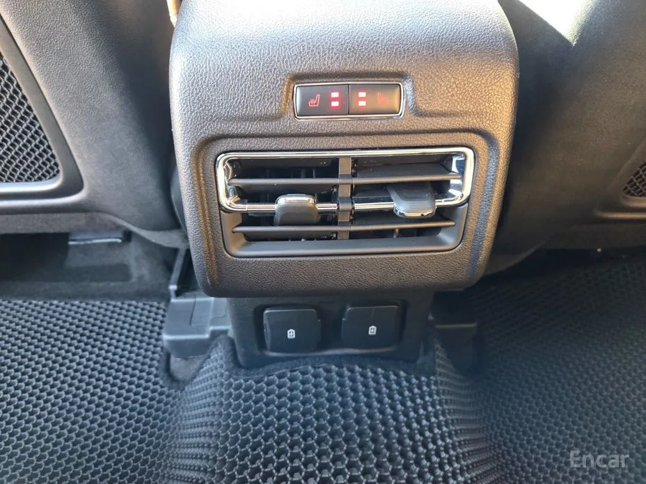 Фото 13 - Lincoln Corsair