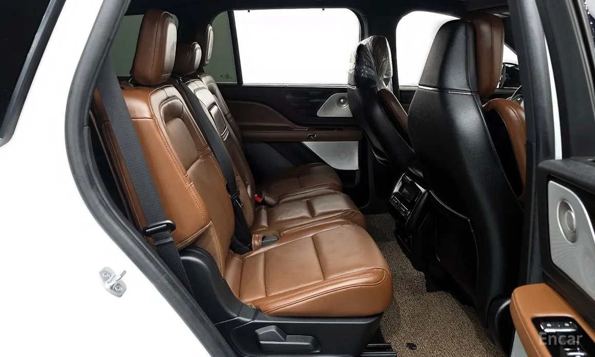 Фото 12 - Lincoln Aviator