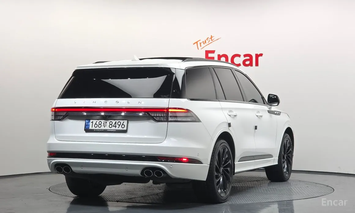 Фото 2 - Lincoln Aviator