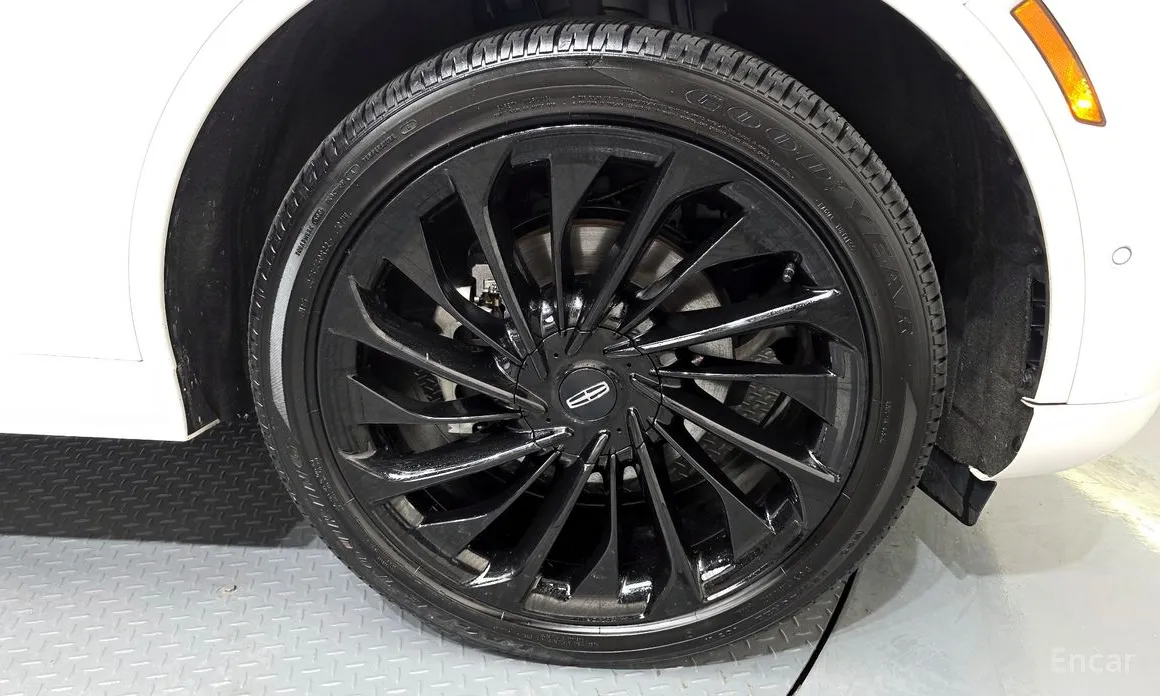 Фото 5 - Lincoln Aviator