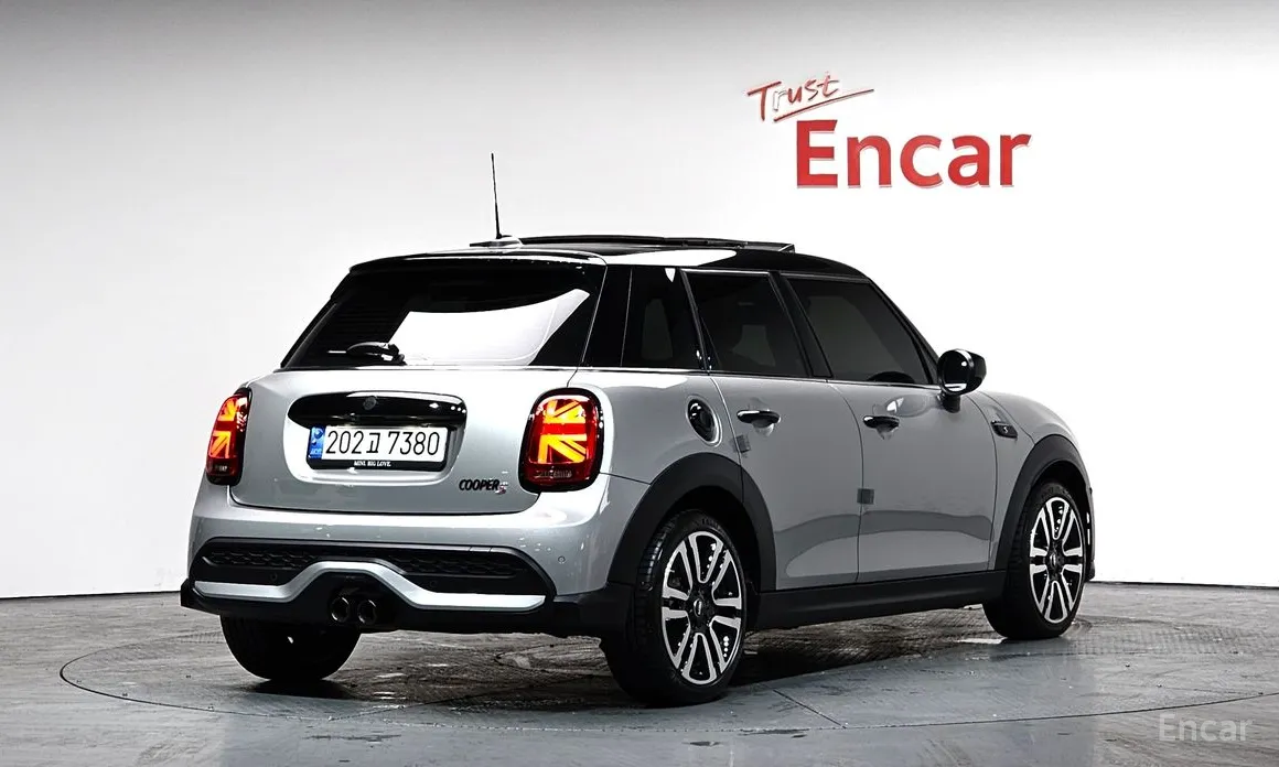 Фото 2 - Mini Cooper