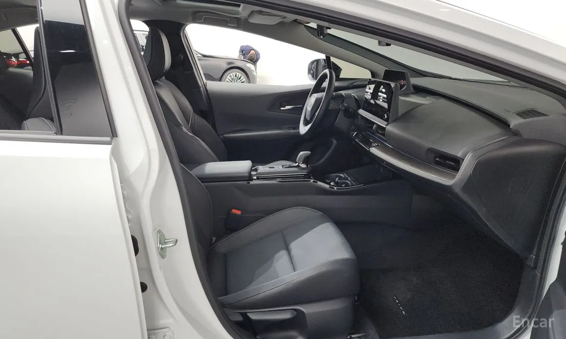 Фото 11 - Toyota Prius