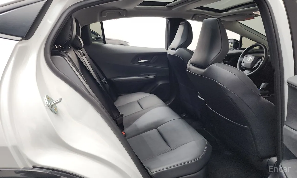 Фото 12 - Toyota Prius