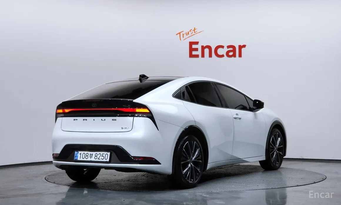 Фото 2 - Toyota Prius