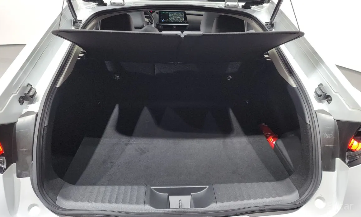 Фото 20 - Toyota Prius