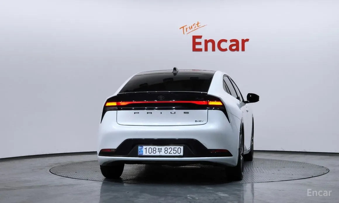 Фото 4 - Toyota Prius