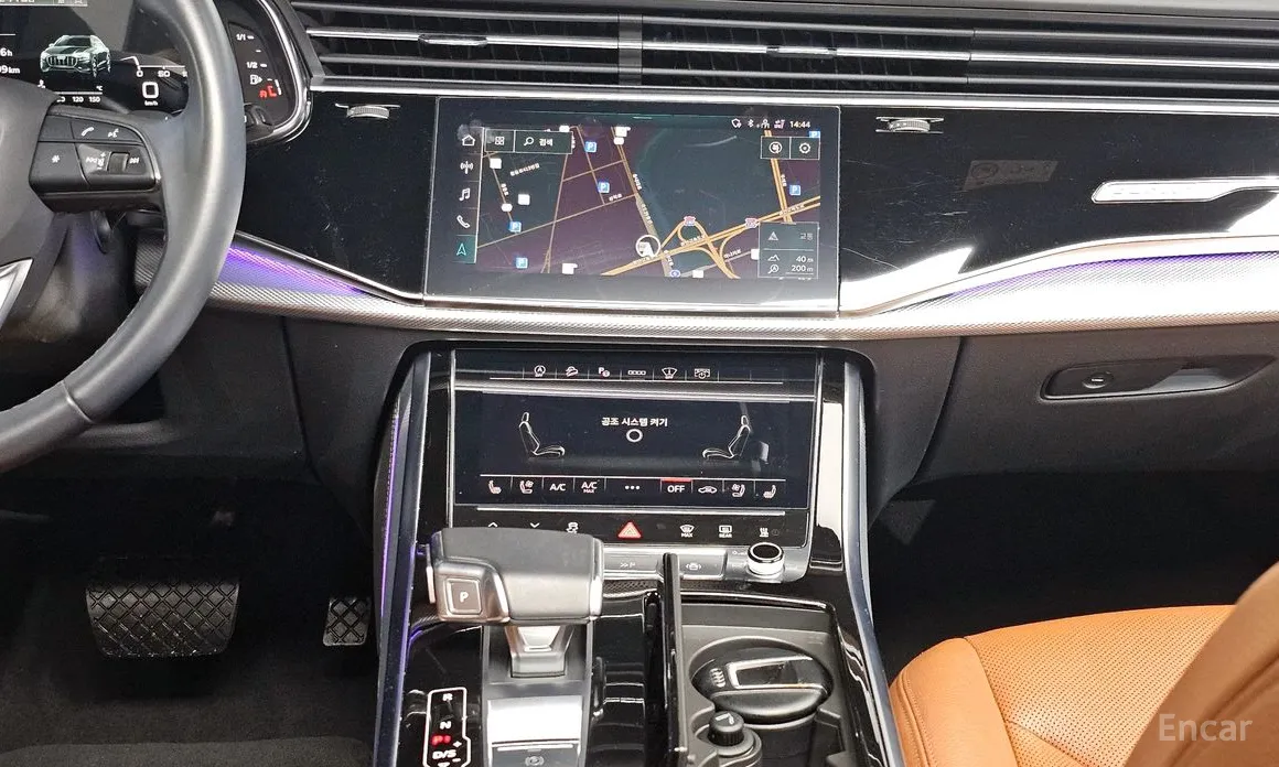 Фото 14 - Audi Q8