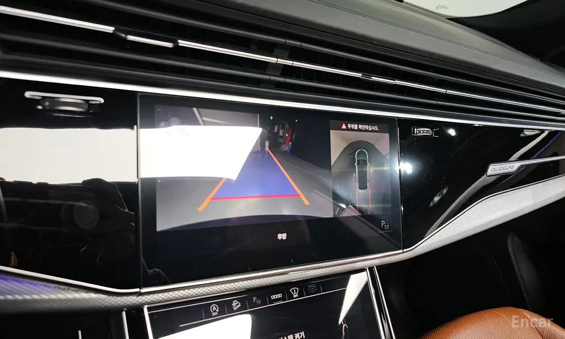 Фото 15 - Audi Q8