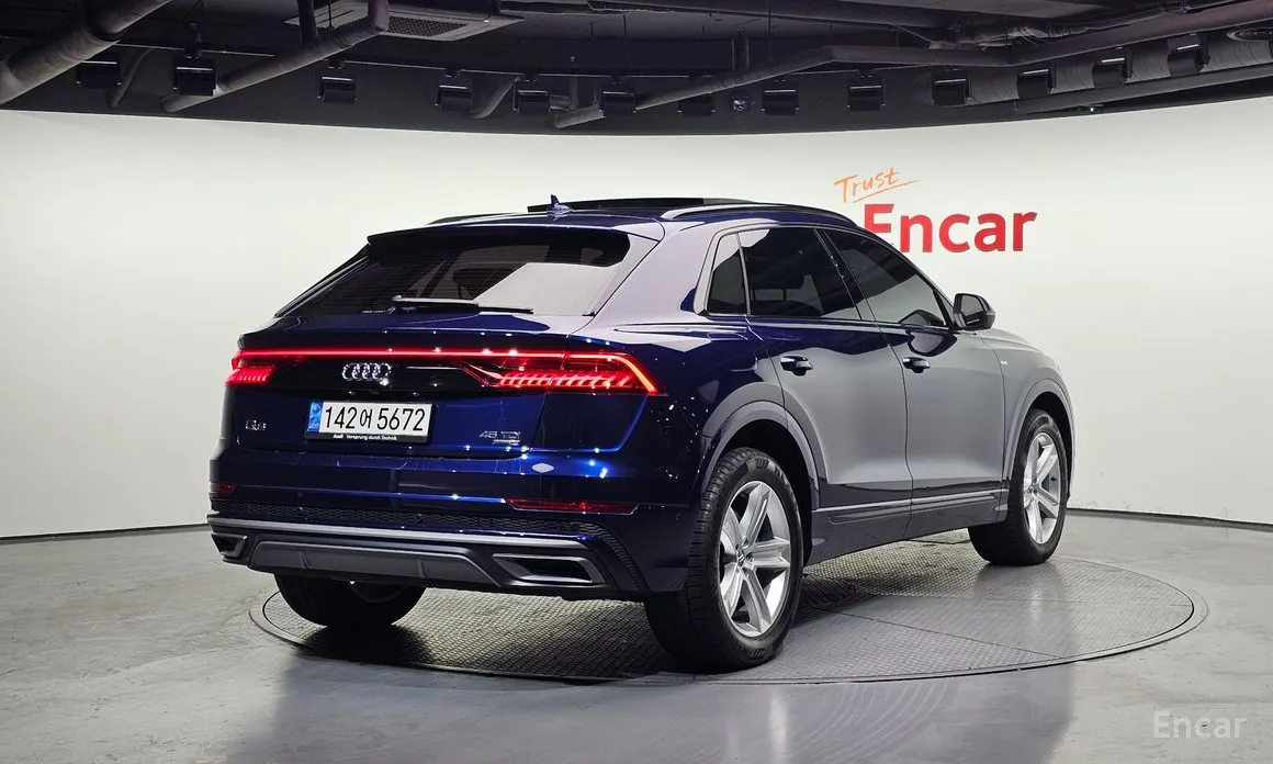 Фото 2 - Audi Q8