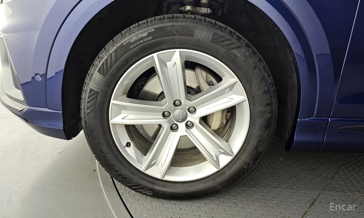 Фото 5 - Audi Q8