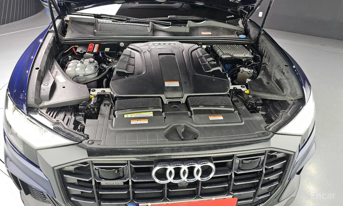 Фото 6 - Audi Q8