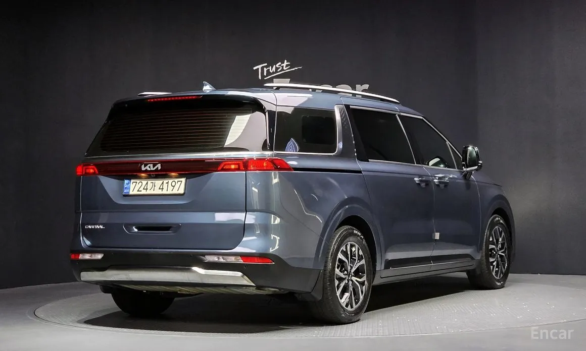 Фото 2 - Kia Carnival