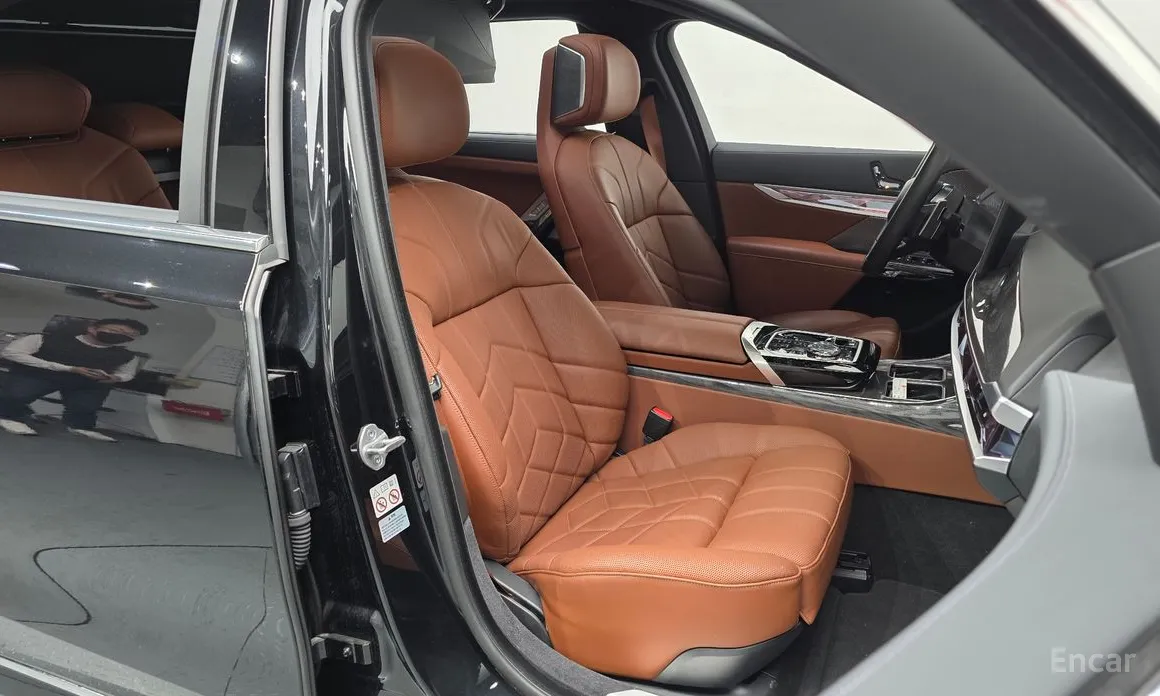 Фото 10 - BMW 7 Series