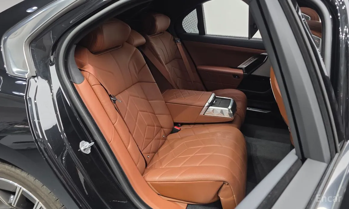 Фото 12 - BMW 7 Series