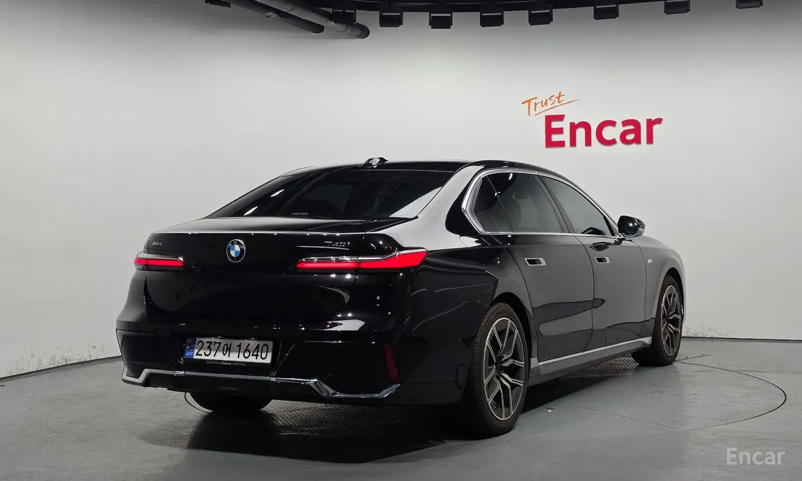 Фото 2 - BMW 7 Series