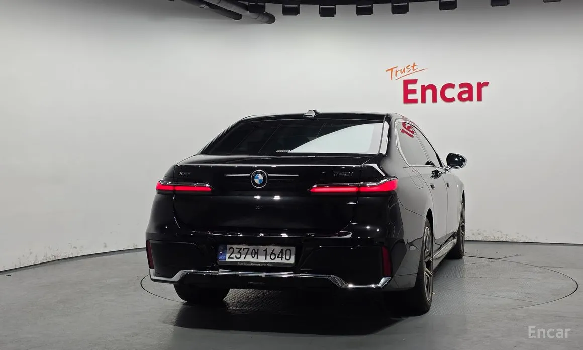 Фото 4 - BMW 7 Series