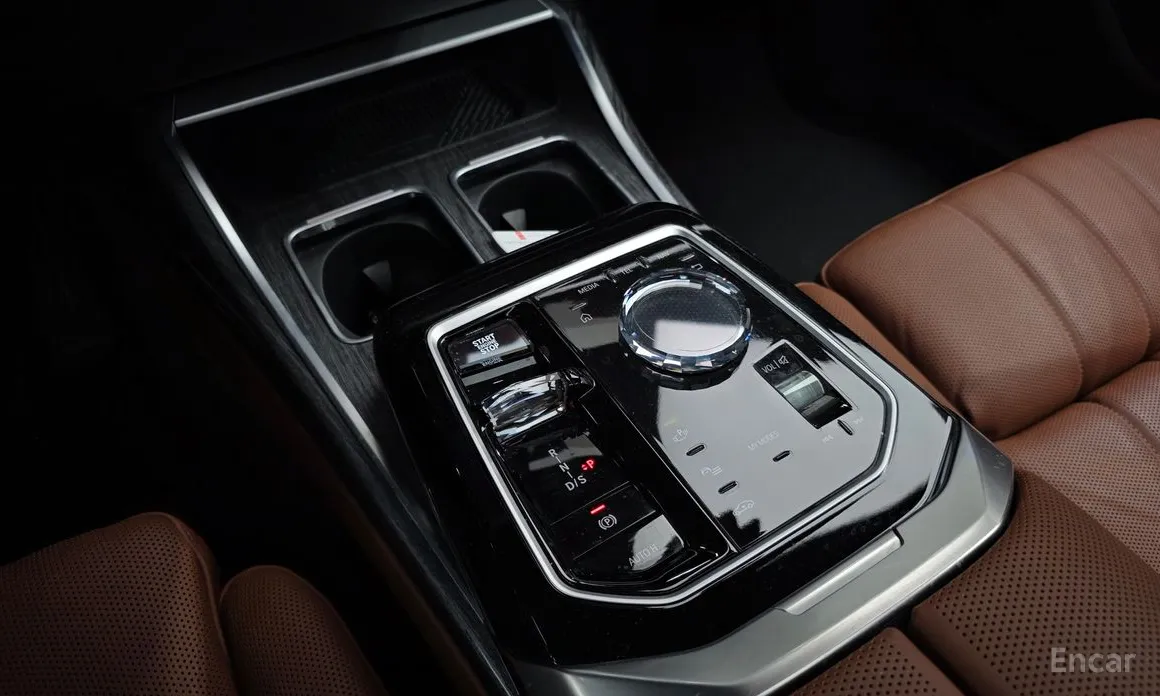 Фото 9 - BMW 7 Series