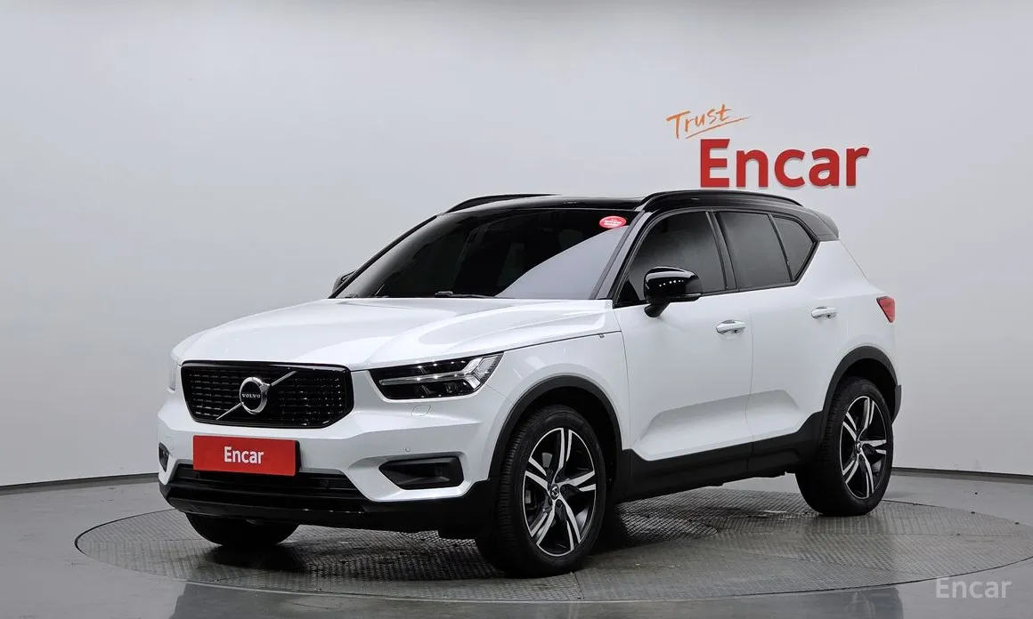 Фото 1 - Volvo XC40