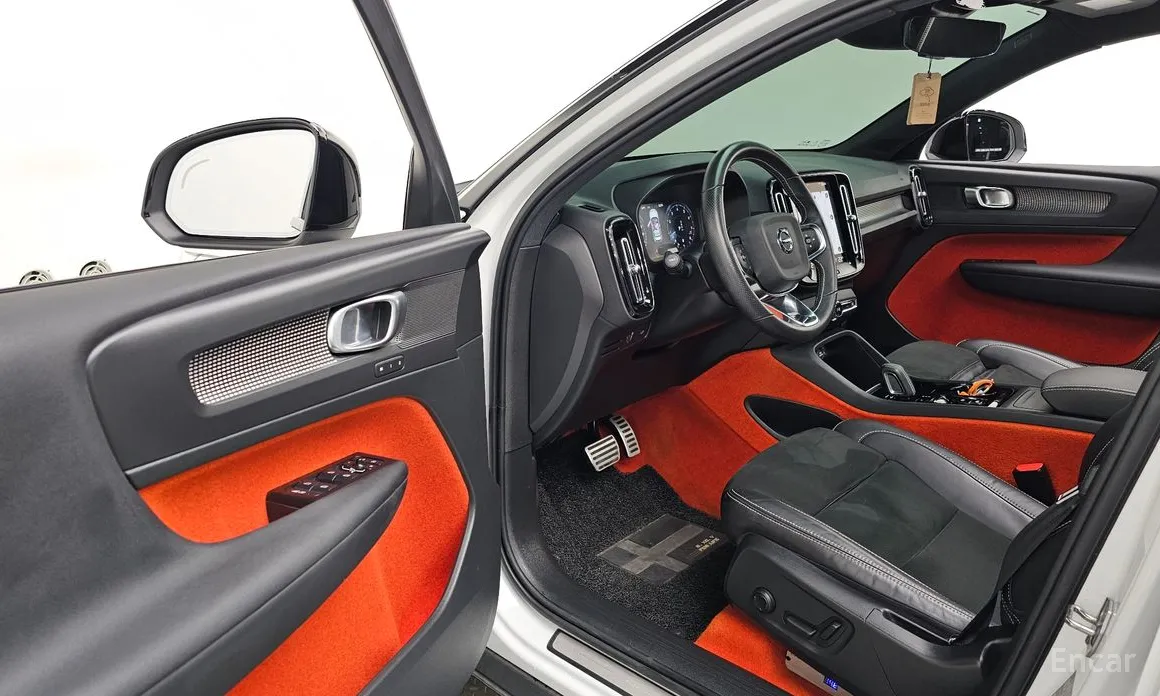 Фото 10 - Volvo XC40