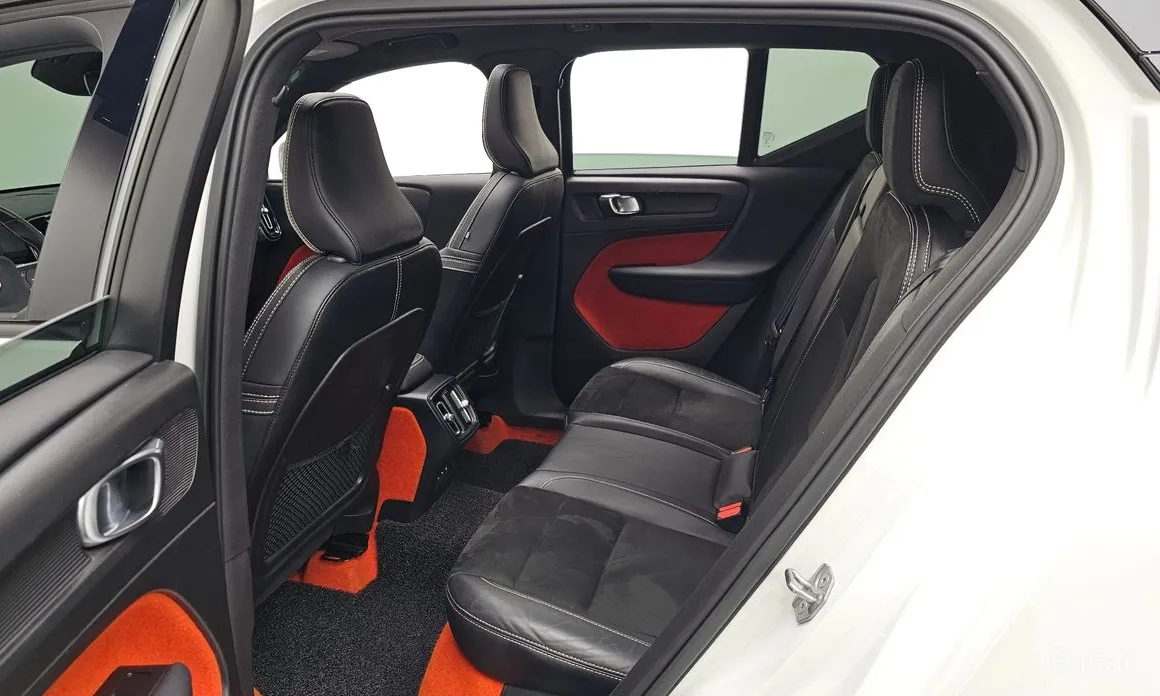 Фото 12 - Volvo XC40