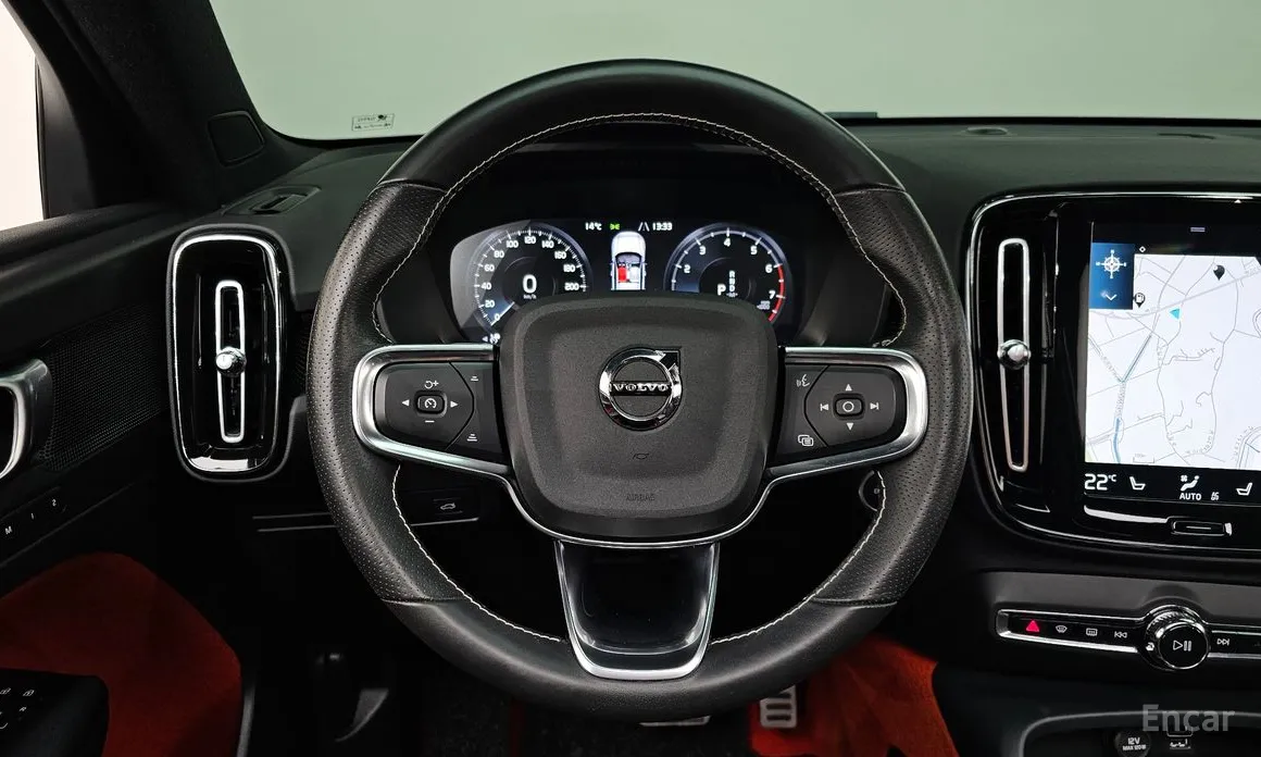 Фото 13 - Volvo XC40