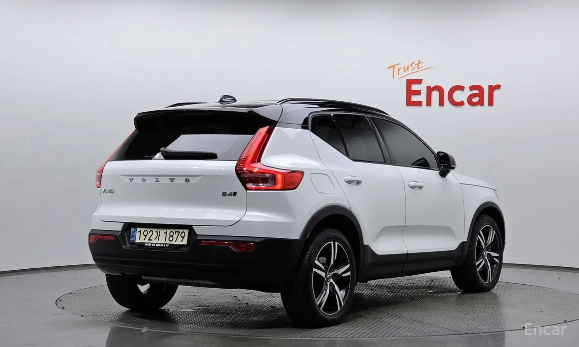 Фото 2 - Volvo XC40