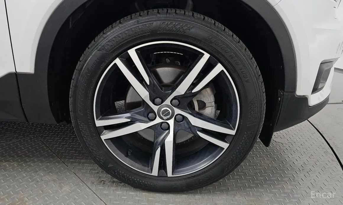 Фото 5 - Volvo XC40