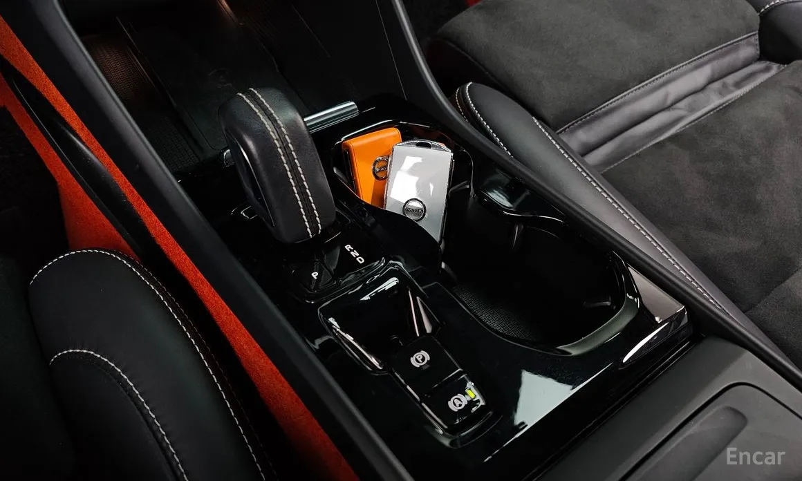 Фото 9 - Volvo XC40