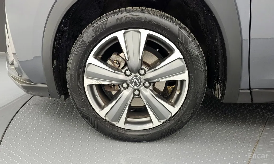 Фото 5 - Lexus UX