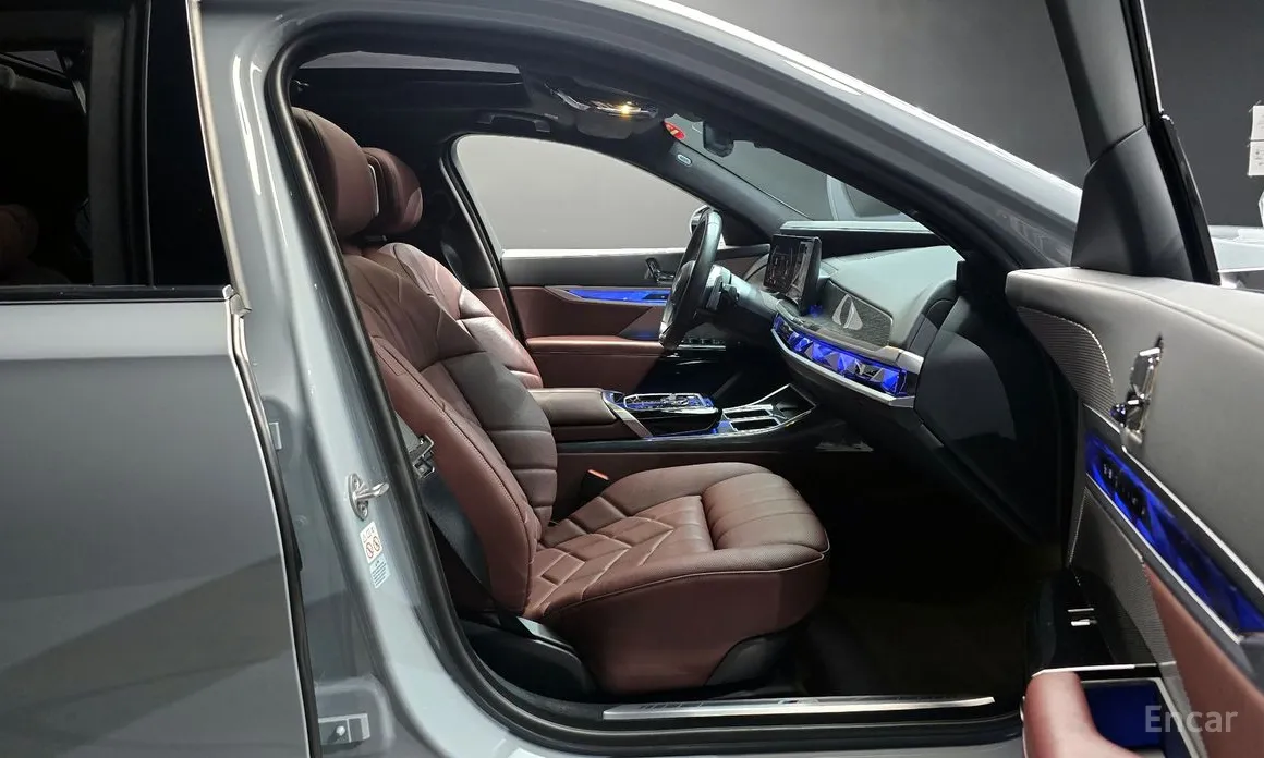 Фото 10 - BMW 7 Series