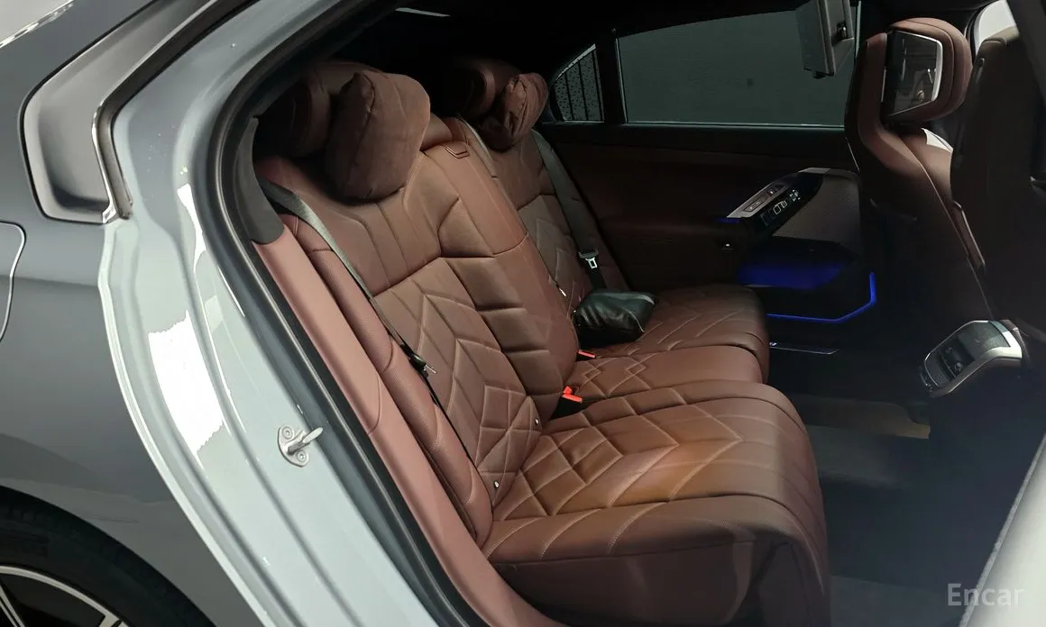 Фото 12 - BMW 7 Series