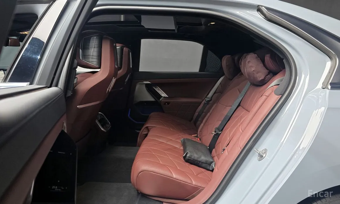 Фото 13 - BMW 7 Series